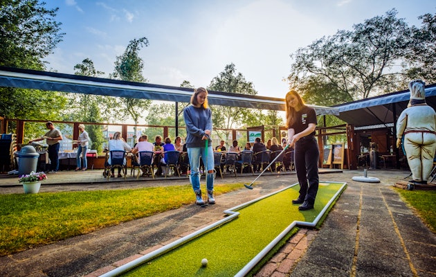 2 tickets voor een uitdagend potje midgetgolfen bij Midget Golfbaan Parkhaven in Rotterdam!